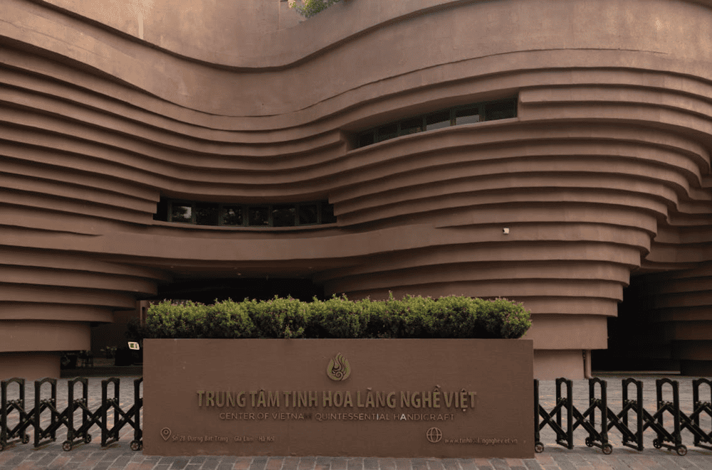 The fusion of traditional techniques with new artistic styles led to the establishment of Bat Trang (Source: Pexels)